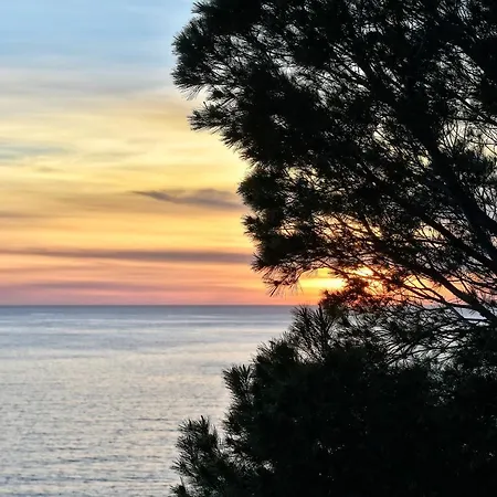 Trezene Village אתר נופש 4*