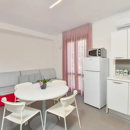 Trezene Village אתר נופש 4*