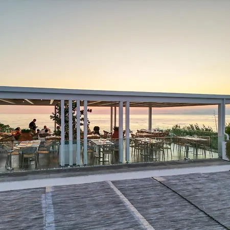 Trezene Village אתר נופש