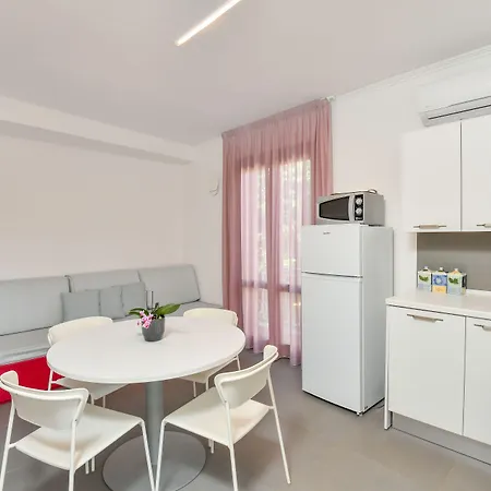 Trezene Village 4* סנטה מריה די קסטלבאטה