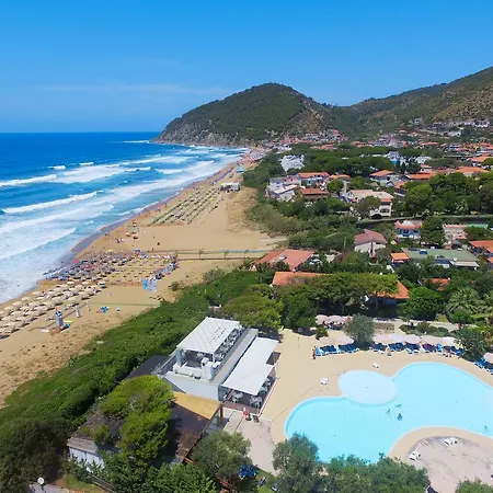 אתר נופש Trezene Village סנטה מריה די קסטלבאטה